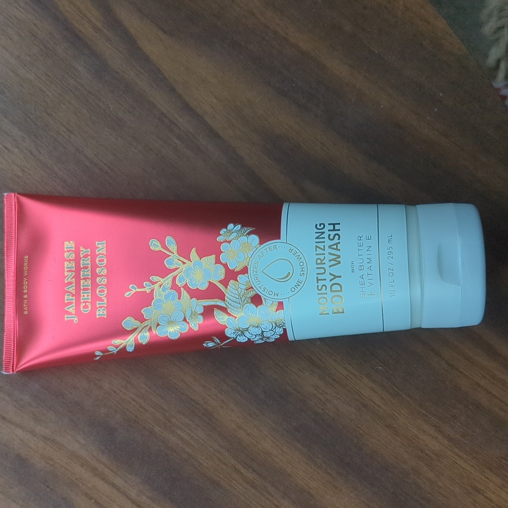 Japanese Cherry Blossom Moisturizing Body Wash